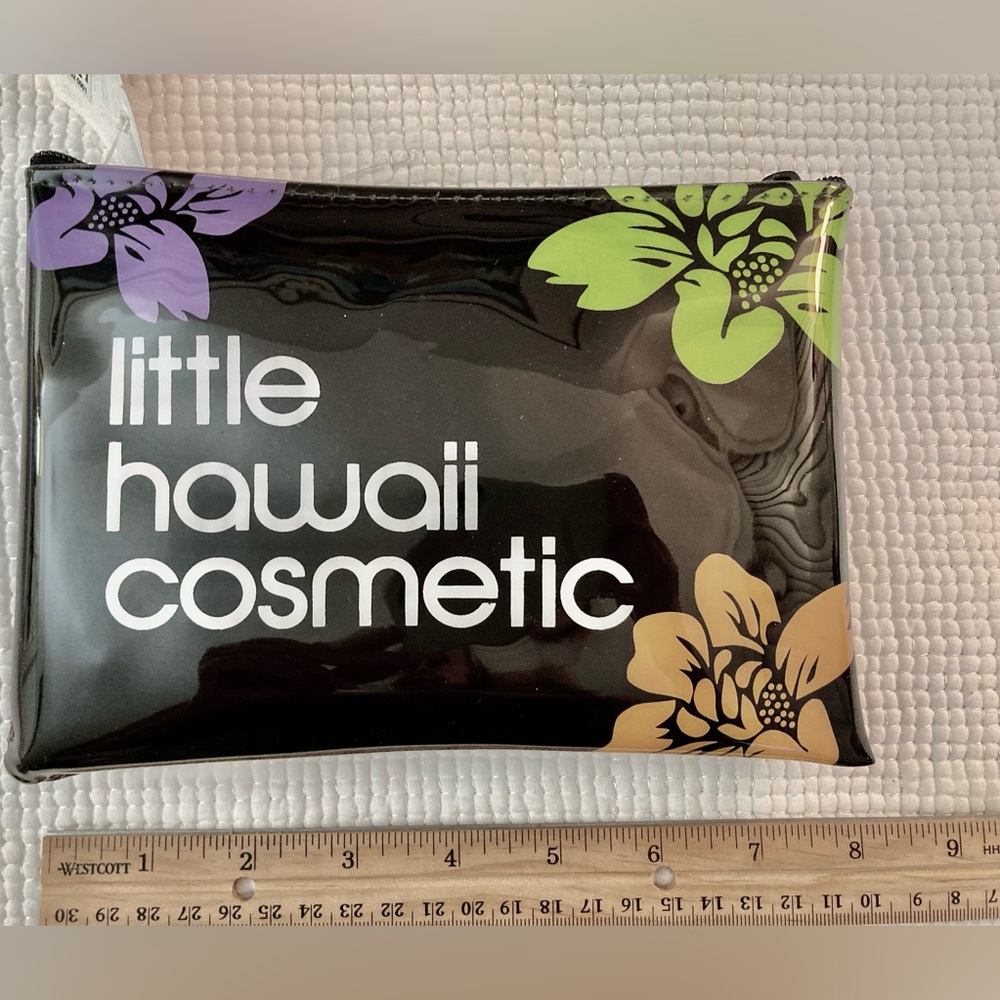 Bloomingdale's little Hawaii Cosmetic zip bag NWT